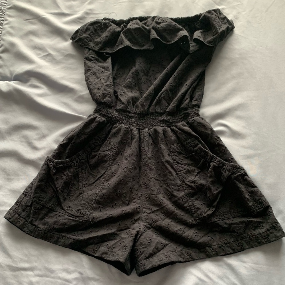 Black Ruffled Lace  Romper

B2 0226